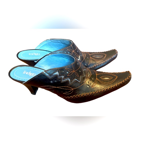 Indigo by Clark’s Western Boot Style Slip on Shoes. - Picture 2 of 8